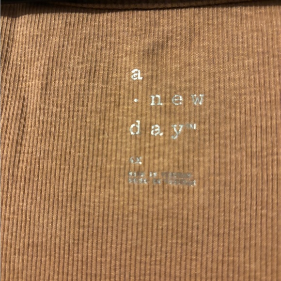 Nwt brown ribbed scoop neck tee 4x - Picture 6 of 6